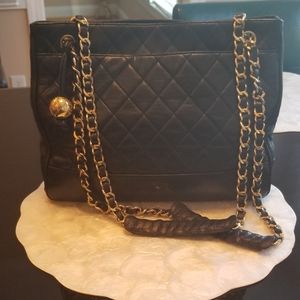 💯% Authentic CHANEL Vintage Black Quilted Tote